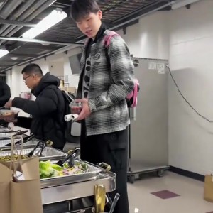 Kaiyun-杨瀚森赛后都吃什么？来看看开拓者&amp;湖人&amp;掘金三队的赛后餐